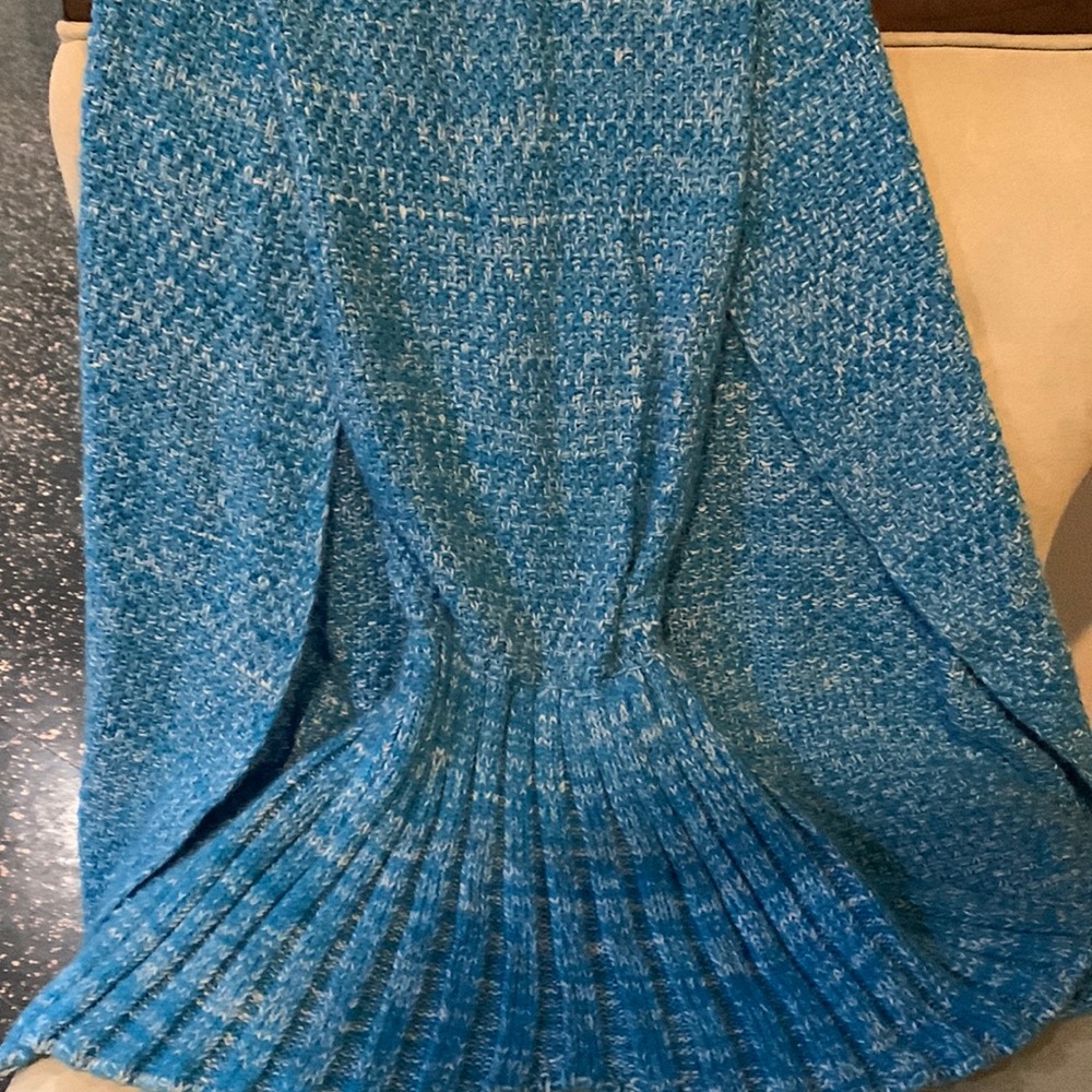 Mermaid tail blanket, nearly new condition 10/10